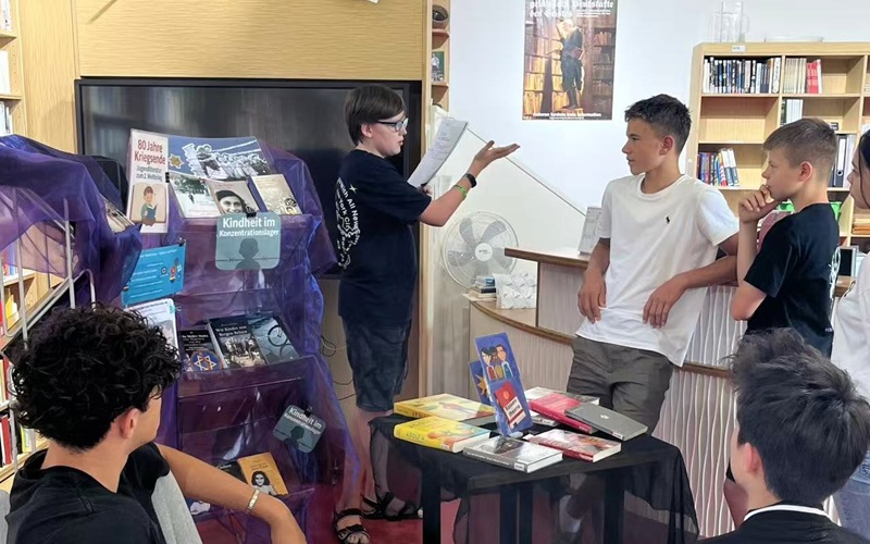 Ausstellung in der Oberstufenbibliothek - Jugendliteratur zum 2. Weltkrieg